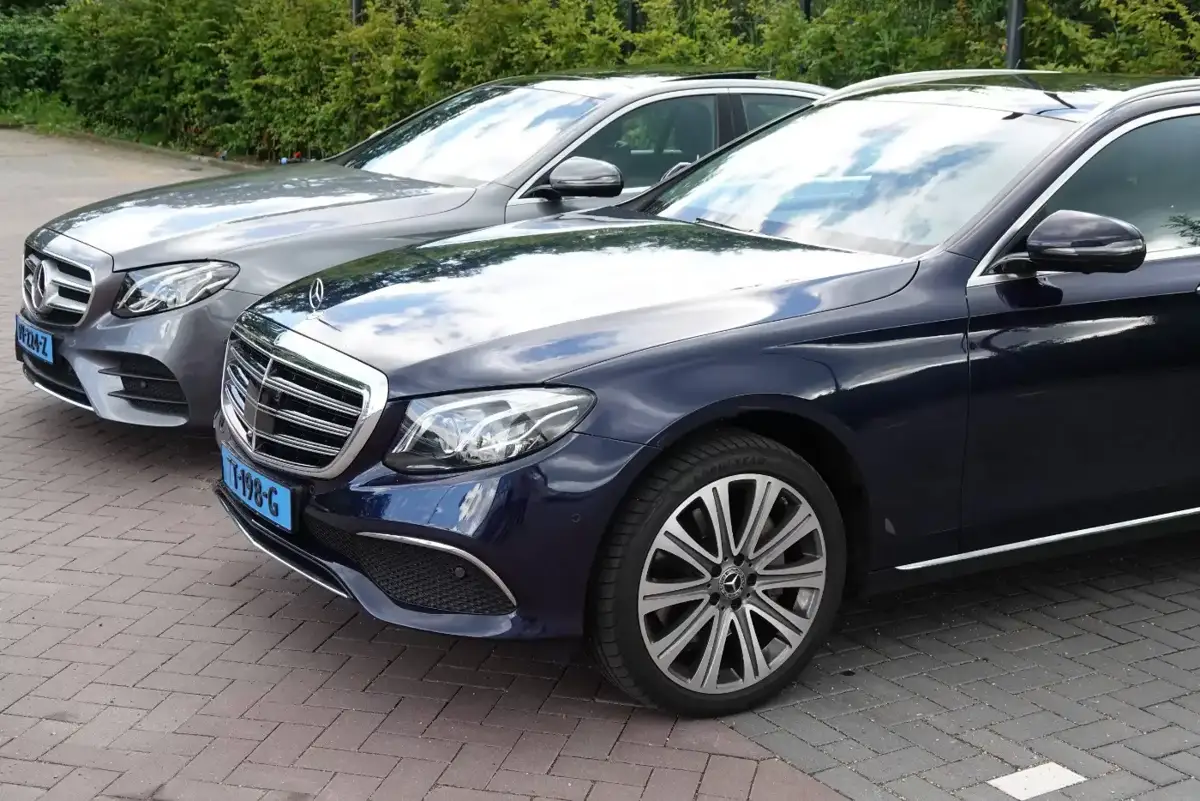 Mercedes E-Klasse taxi’s van Taxi Biezenmortel